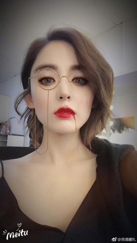 古力娜扎晒万圣节妆容 俏皮呆萌变夜店小野猫