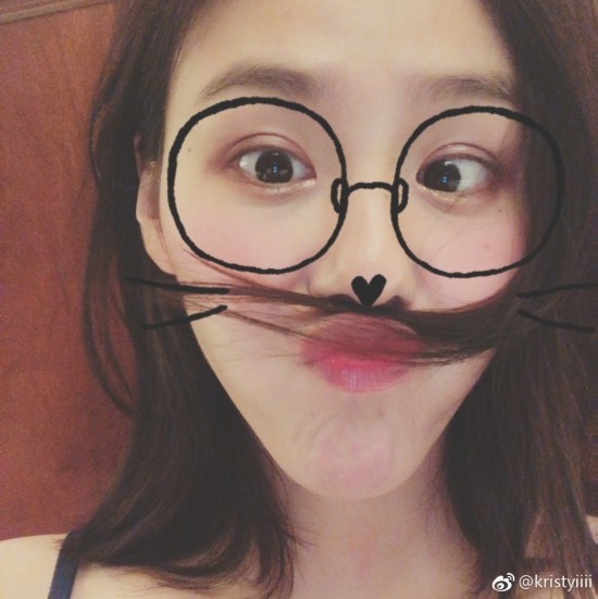 泳坛美女刘湘晒自拍 身材高挑笑容清纯似郑爽