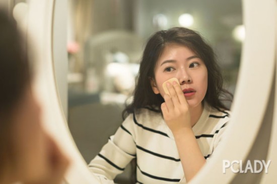 毛晓彤真实皮肤好吓人？这个锅应该让化妆师背