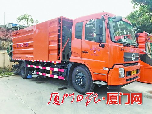 连日来干旱少雨导致厦门市用水紧张 路面保洁