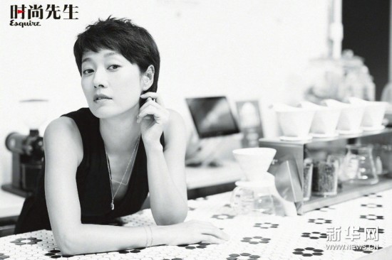 马伊璃黑白质感时尚大片 简约性感展熟女气质--山东频道--人民网