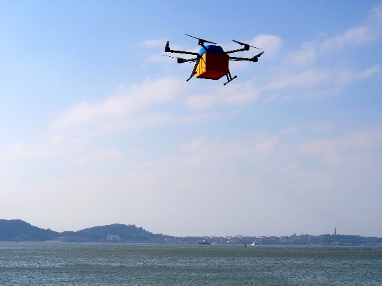 厉害了!国内首次无人机群组跨海快递飞行成功