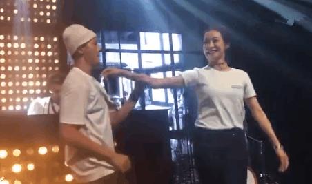 宋茜陈伟霆现场热舞超嗨 宋茜被陈伟霆撩到害羞