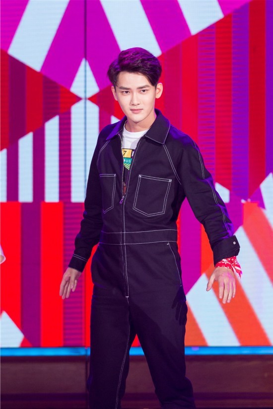 《天天向上》毛不易惊艳开嗓 熊梓淇为青春发