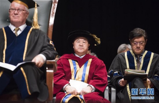 香港浸会大学向莫言等5人颁授荣誉博士学位