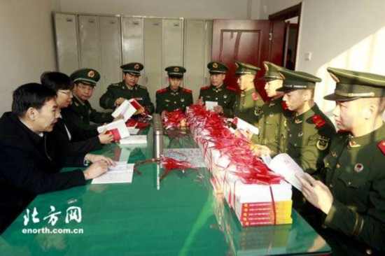 天津出版发行小分队送十九大学习读物进基层