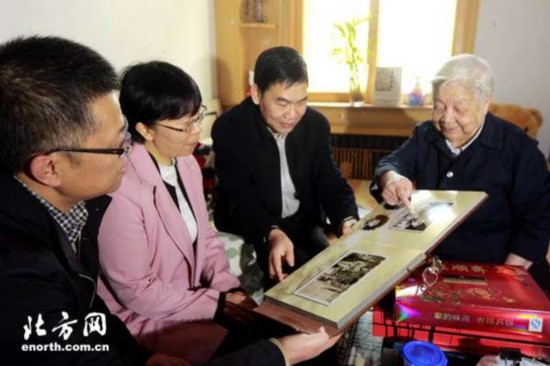 天津出版发行小分队送十九大学习读物进基层