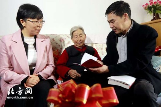 天津出版发行小分队送十九大学习读物进基层