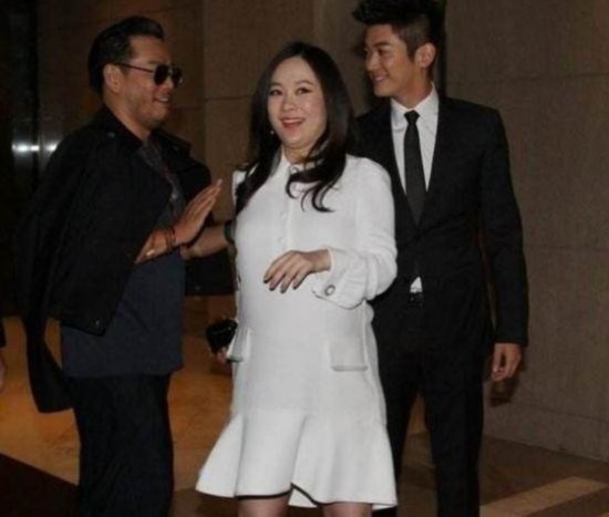 霍思燕怀孕时超重到80公斤 生完嗯哼后对比照