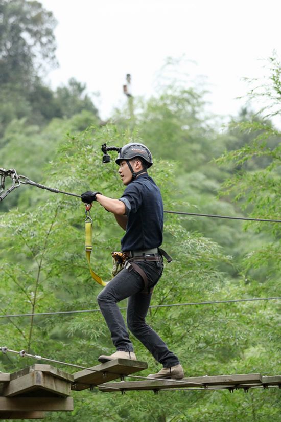 《青春旅社》王源高空走钢缆李小璐挑战极限高