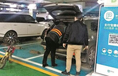 代驾市场繁华背后隐忧颇多:司机自备神器操纵