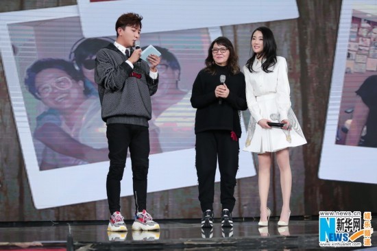 张凯丽女儿张可盈进军乐坛 韩红惊喜现身送祝