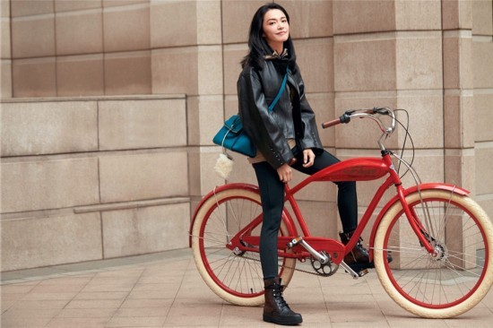 姚晨活力单车写真 明朗笑容温暖冬日