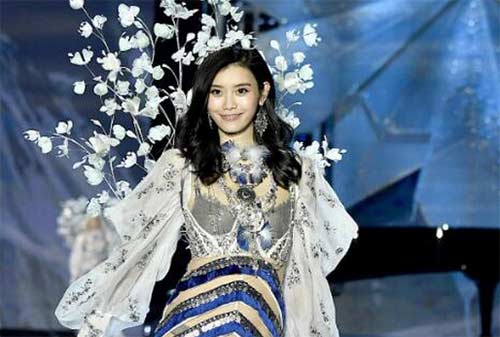 维密走秀摔倒怎么办?奚梦瑶曾在节目中说:退休