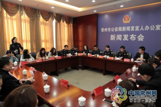 常州查获近2吨假证 嫌疑人建假政府网页 验证