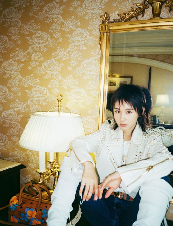 王子文写真曝光 可甜可盐俏皮不失酷帅