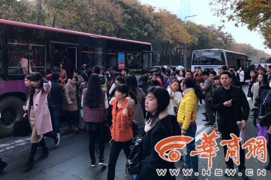 关注西安常态化限行 市民建议延时公交收车时间