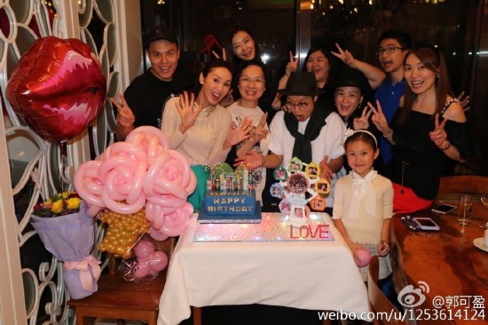 与大姑子关系不错 熊黛林挺大肚为郭可盈庆生