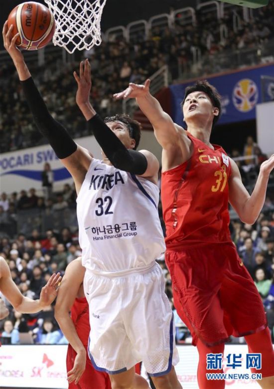 世界杯预选赛国足主场2比1逆转战胜对手重燃出线希望