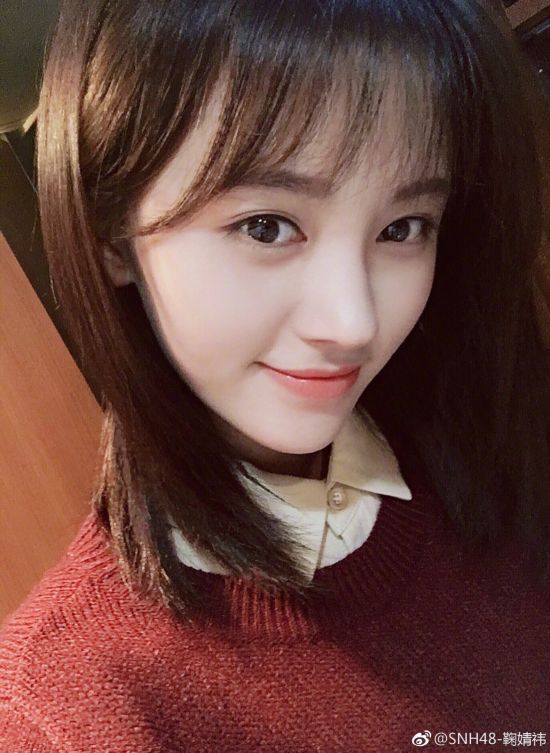 鞠婧头发长长晒美照短发清纯似嫩版郑爽图片中分刘海气质学生图片