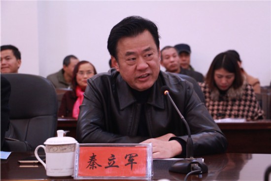 1511944614549122.jpg 新宁县委书记秦立军与走进崀山的全国文学名家交流座谈(潘梁平 摄影).jpg