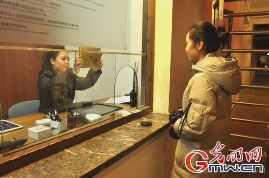 進出烏鎮景區，“刷臉技術”已經代替了人工驗票（李政葳/攝）