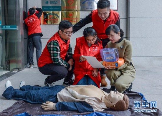 浙江慈溪公共场所配备AED急救设备
