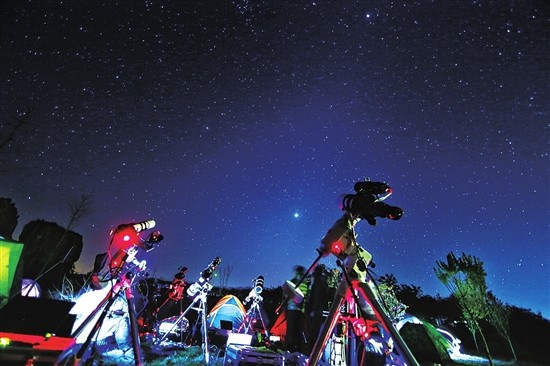 昆明今日可看超级月亮 本月还有两场流星雨