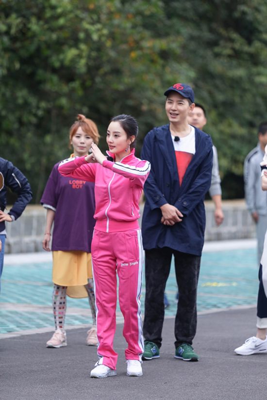 《青春旅社》王源李小璐唱老歌 圆梦中国空降