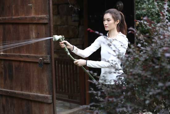 何穗《青春旅社》化身篮球运动员 防守萌翻网