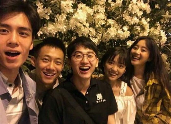 《致我们单纯的小美好》甜蜜幕后 胡天一沈月最萌身高差(组图)--福建频道--人民网