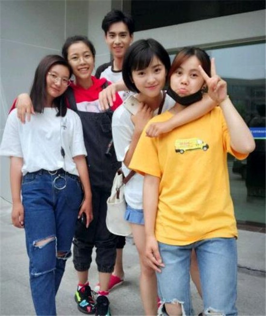 《致我们单纯的小美好》甜蜜幕后 胡一天沈月