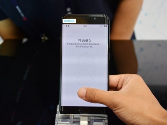 澳门威尼克斯人网站全面屏手机指纹放这儿不尴尬就看魅蓝用不用了(图1)