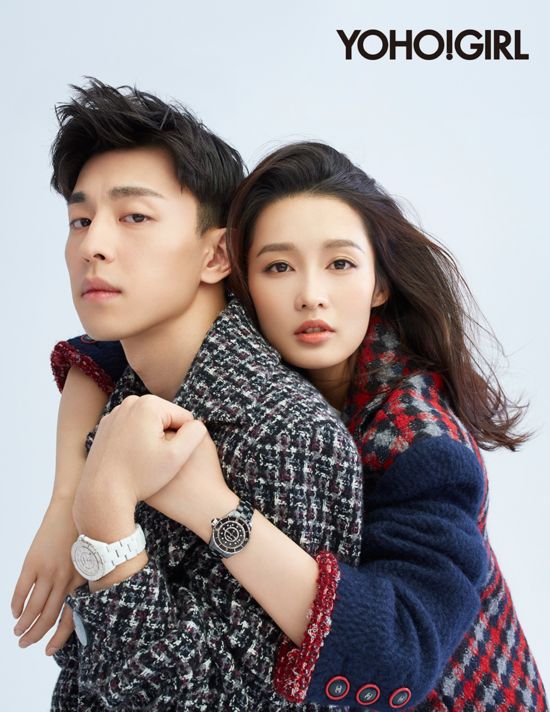 配一脸!邓伦李沁甜蜜同框拍写真 李沁依偎邓伦