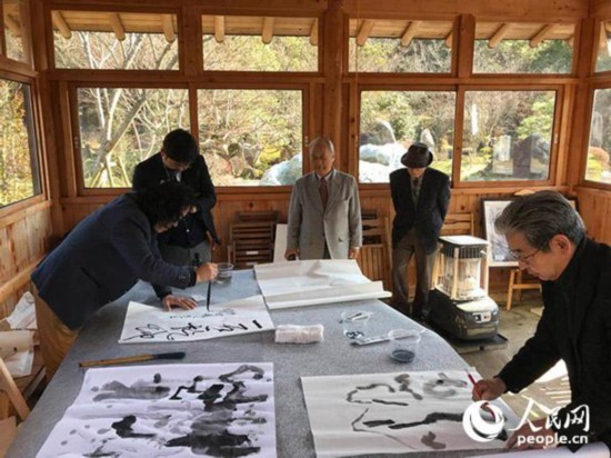 中日藝術家在日本石庭園舉辦創作展