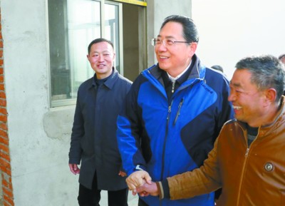 省委书记李锦斌就贯彻落实党的十九大精神,深入阜南县王家坝镇李郢村