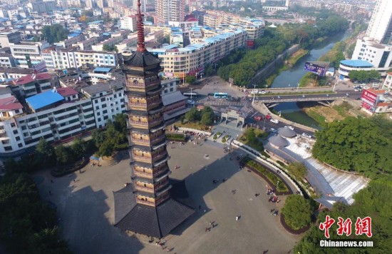 航拍江西信丰大圣寺塔九层十八级造型雄伟