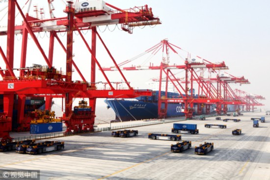 Phase IV of Shanghai Yangshan Deep Water Port, the world's biggest automated container terminal, starts trial operations on December 10, 2017. [Photo: VCG]