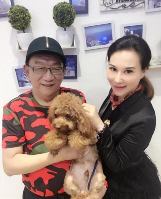 侯耀华被曝送女徒弟包包 侯耀华经纪人回应:非