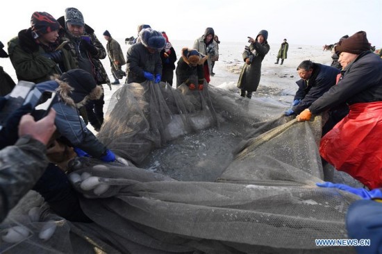 CHINA-JILIN-CHAGAN LAKE-WINTER FISHING (CN)