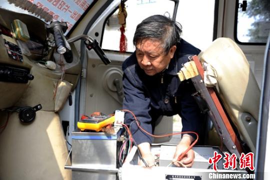 四川一退休工程师成功研制出快餐式美食宜宾