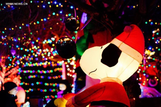 U.S.-NEW YORK-CHRISTMAS-DECORATIONS