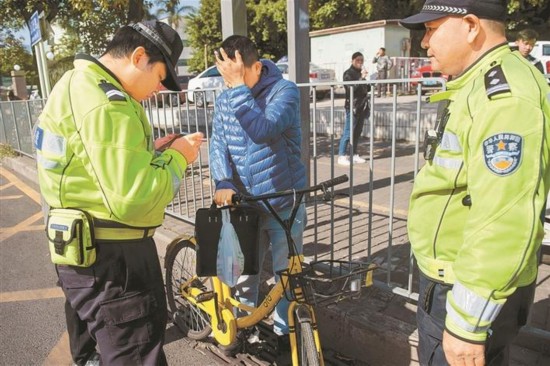 深圳整治共享单车违法乱骑乱停