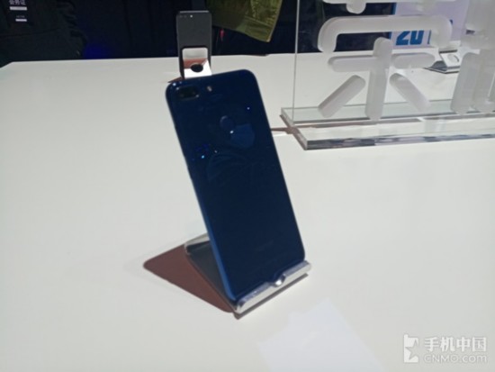 荣耀9青春版现场图赏:海鸥灰经典延续