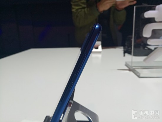 荣耀9青春版现场图赏:海鸥灰经典延续