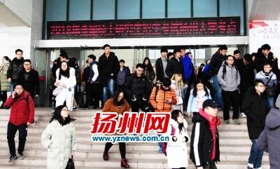 9000多人扬大考点赶考研究生 十九大报告进考