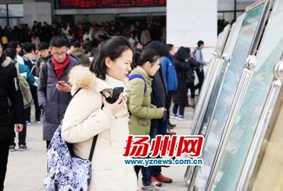 9000多人扬大考点赶考研究生 十九大报告进考