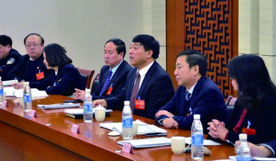 市人大常委会主任高环,市委副书记,市长韩库分别来到铁力市和伊春区
