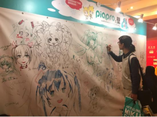 初音未来西南地区首次公开展示亮相龙湖U城天