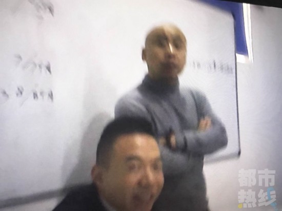 免费领手机要六个月内拉人头 小心被套路!